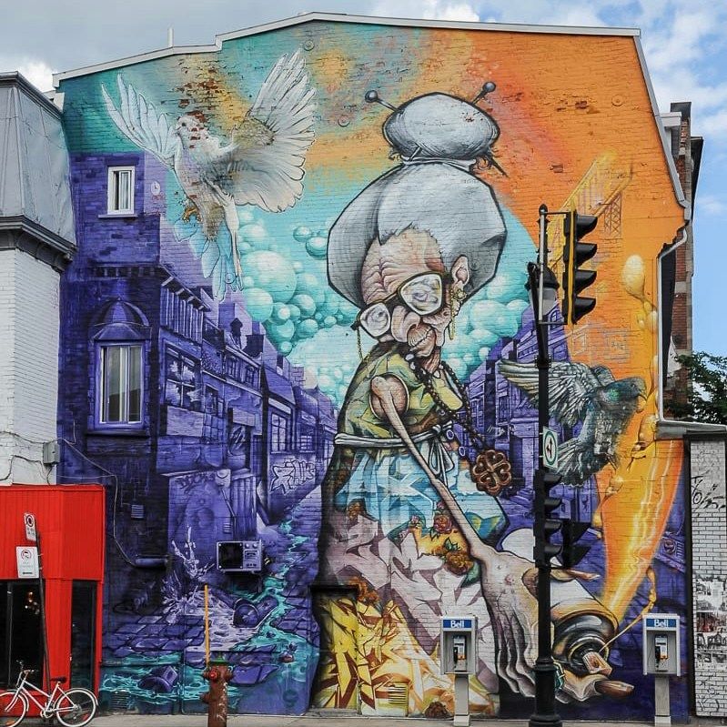 عمل يظهر شخصية كرتونية تم رسمها بشكل كبير على أحد الجدران  - facebook/MuralFestival