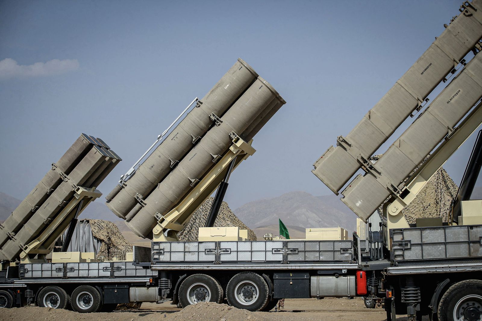 منصات إطلاق صواريخ إيرانية خلال مناورة عسكرية للحرس الثوري في منطقة أراس بمحافظة أذربيجان. 17 أكتوبر 2022 - via REUTERS