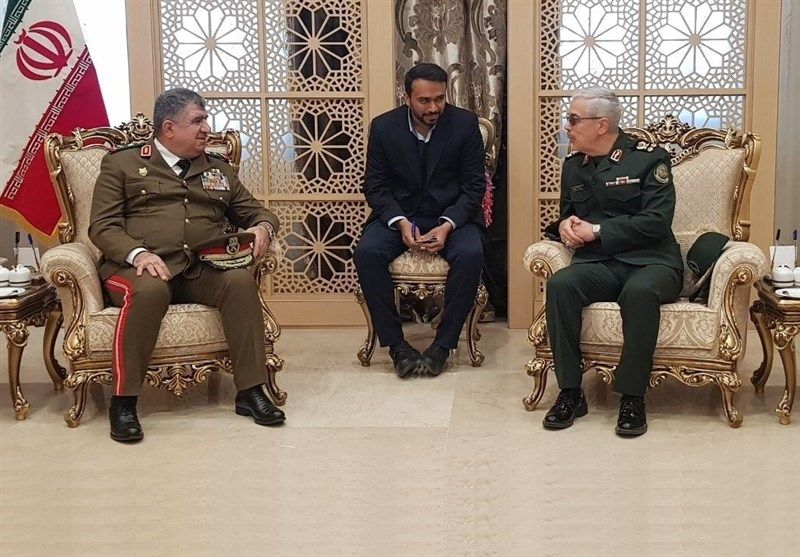 رئيس  الأركان الإيراني محمد باقري (يمين) مستقبلاً وزير الدفاع السوري علي عباس في العاصمة طهران، إيران. 23 يناير 2023 - وكالة 