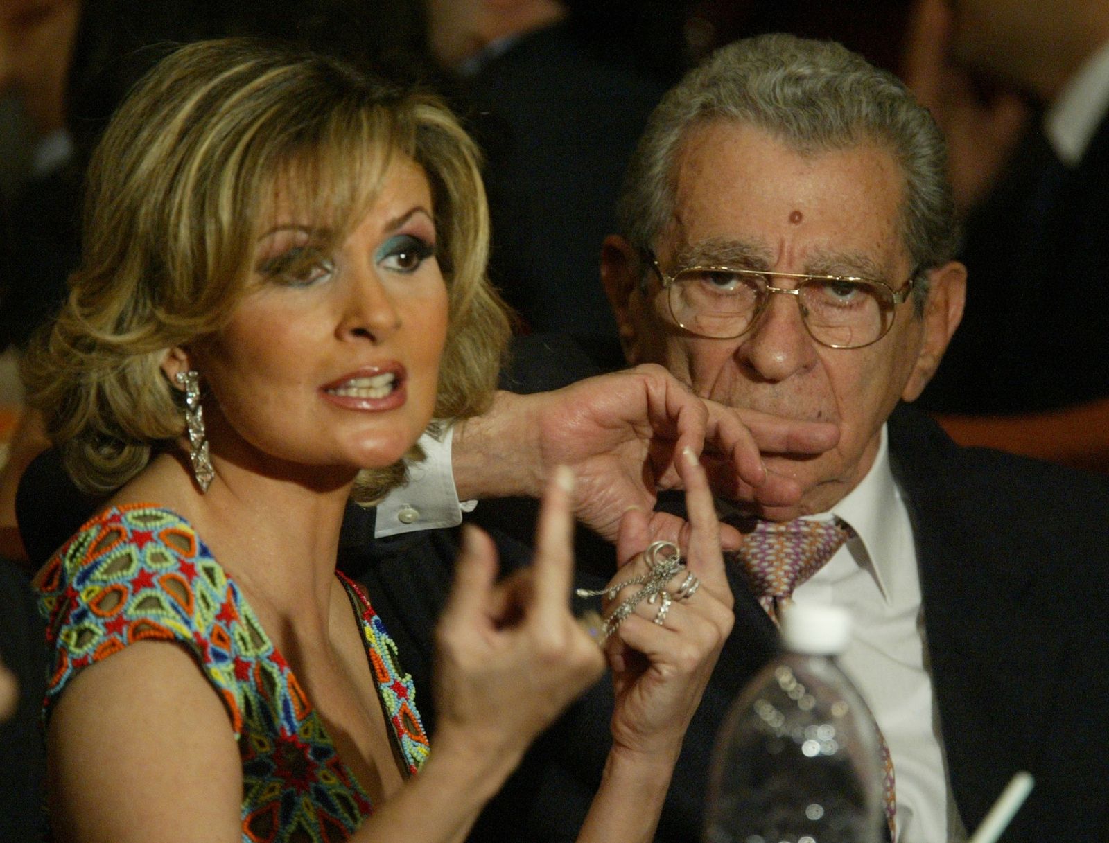 يسرا مع يوسف شاهين في أحد عروض فيلمهما الأخير 