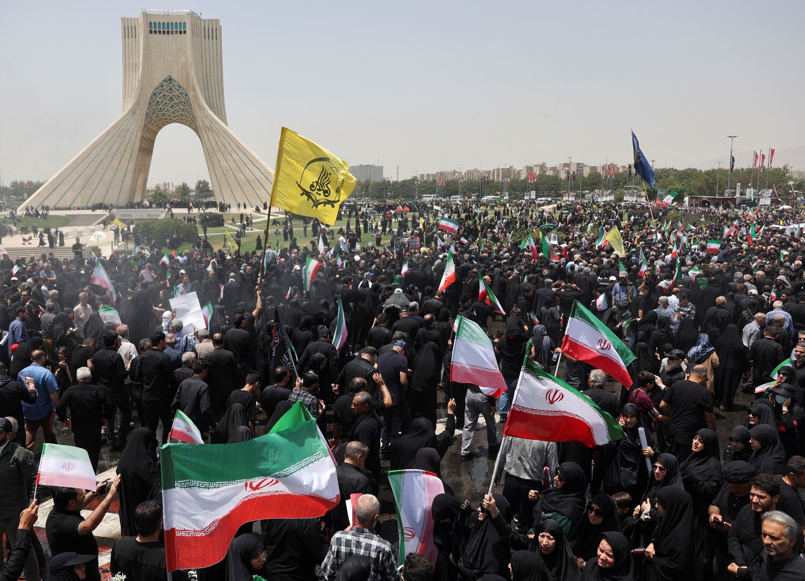 People attend the funeral procession of Iranian military commanders, nuclear scientists and others killed in Israeli strikes, in Tehran, Iran, June 28, 2025. Majid Asgaripour/WANA (West Asia News Agency) via REUTERS   ATTENTION EDITORS - THIS PICTURE WAS PROVIDED BY A THIRD PARTY