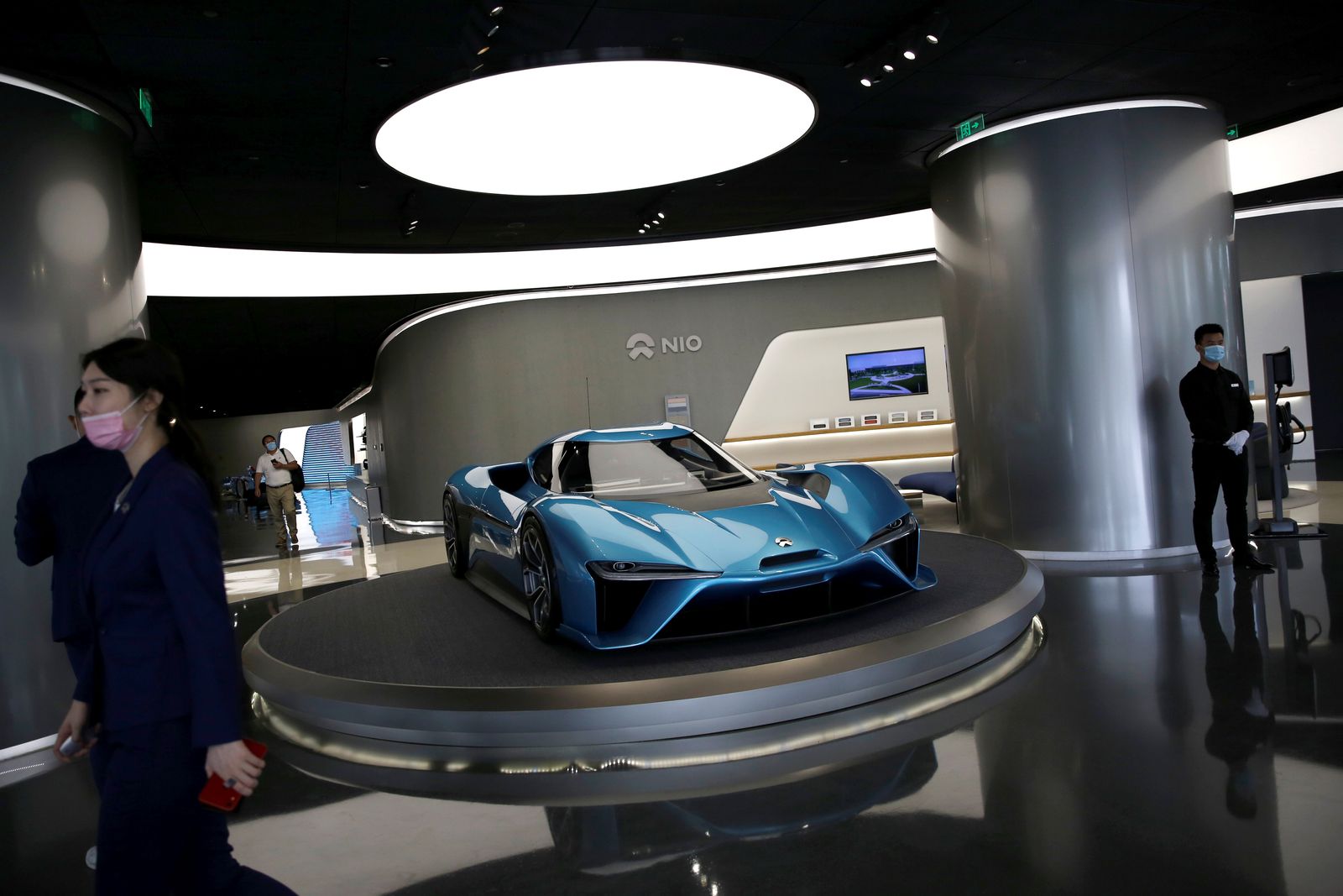 سيارة NIO EP9 الكهربائية في صالة عرض في بكين، الصين ، 20 أغسطس 2020 - REUTERS