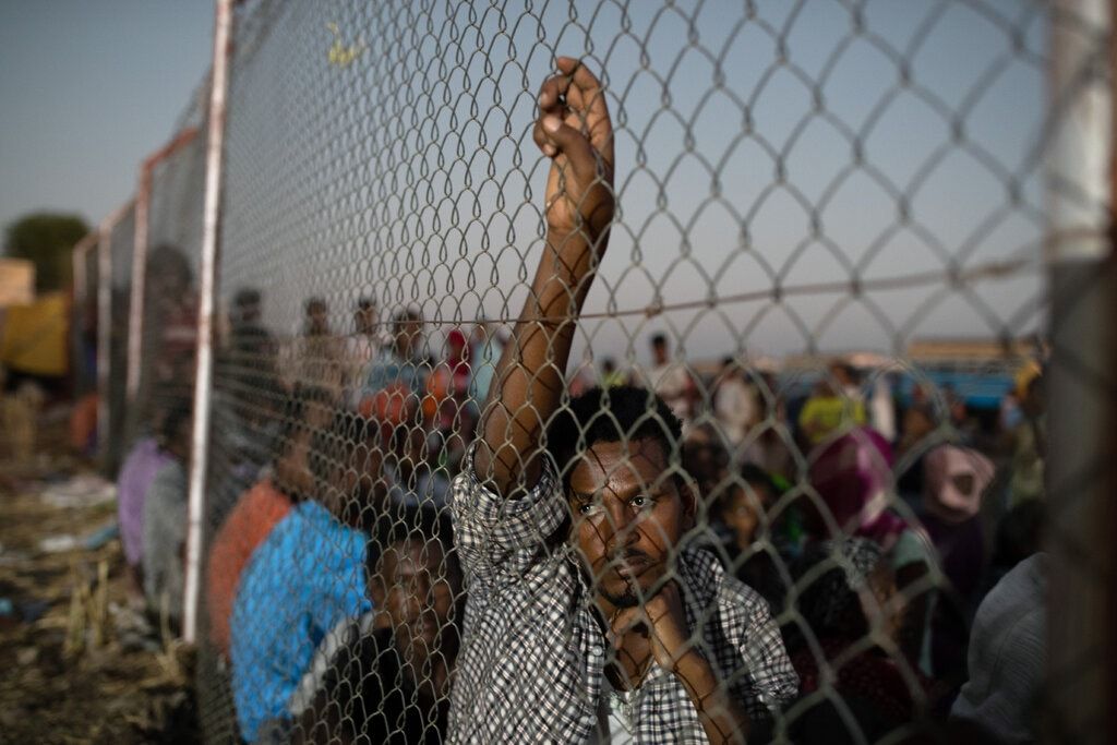 لاجئون إثيوبيون فروا من منطقة تيغراي في مجمع للأمم المتحدة في السودان في ديسمبر - نيويورك تايمز