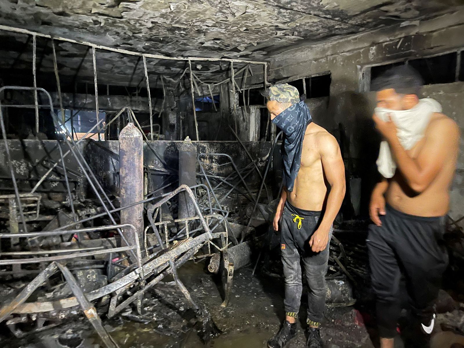 جانب من حرق مستشفى ابن الخطيب بشرق العاصمة العراقية بغداد - REUTERS