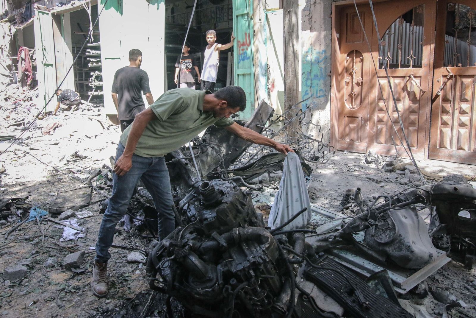 Palestinians at the site of an Israeli strike on buildings in Nuseirat refugee camp, central Gaza, on Saturday, June 8, 2024. The Israeli military freed four hostages held by Hamas in Gaza on Saturday as part of a major assault on the central city of Nuseirat and at least 210 Palestinians, including children, were killed in heavy fighting, the Hamas-run government media office said. Photographer: Ahmad Salem/Bloomberg