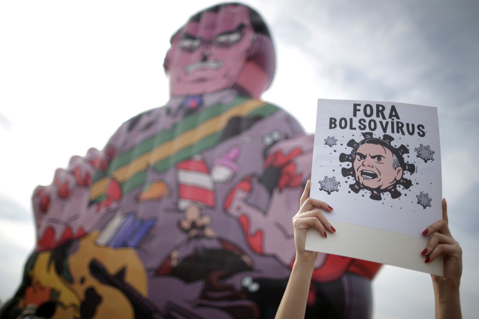 احتجاج ضد الرئيس البرازيلي بولسونارو في العاصمة برازيليا - REUTERS