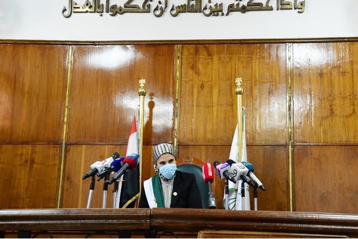 قاضيات مصريات على منصة القضاء الإداري لأول مرة في تاريخ مصر. 5 مارس 2022. - وكالة أنباء الشرق الأوسط