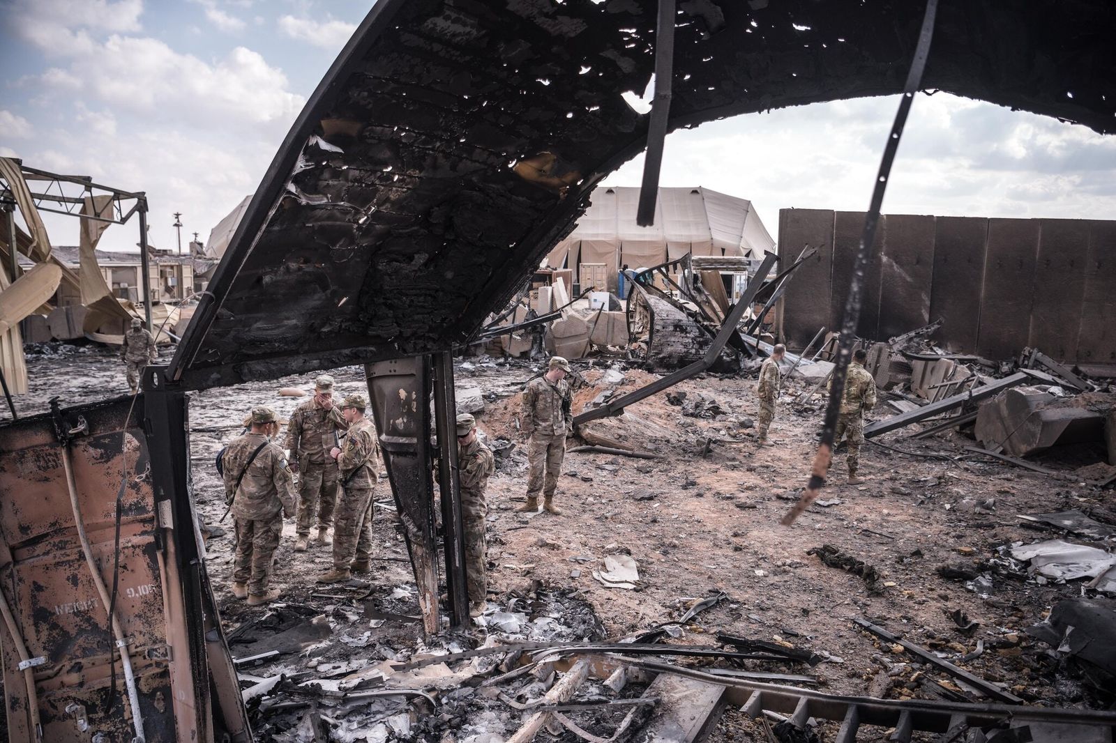 جنود أميركيون في قاعدة عين الأسد الجوية بالعراق بعد تعرضها لهجوم بطائرات مسيرة- يناير 2021 - nytimes.com