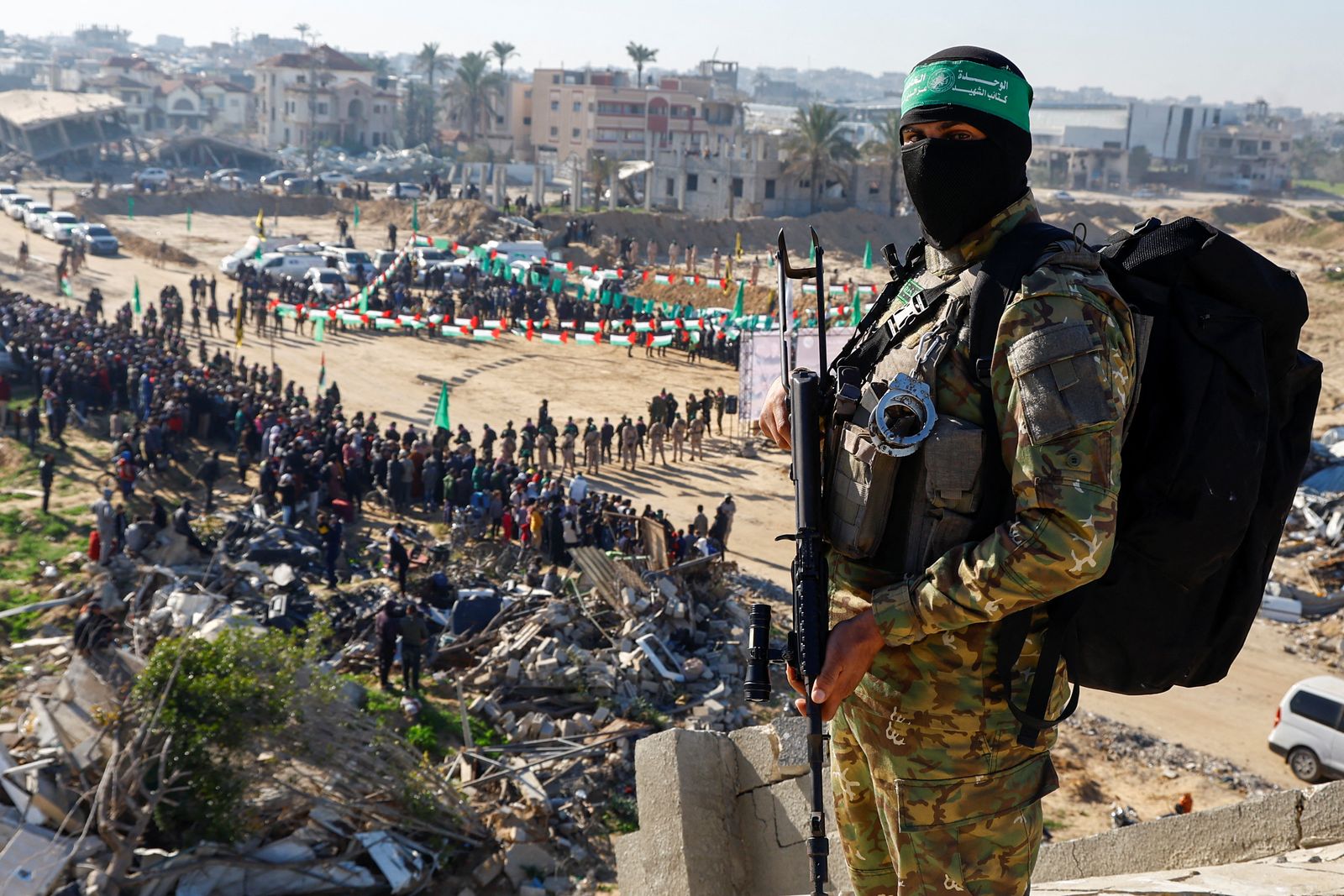 Palestinian Hamas militants stand guard on the day of the release of hostages held in Gaza since the deadly October 7, 2023 attack, as part of a ceasefire and a hostages-prisoners swap deal between Hamas and Israel in Khan Younis, in the southern Gaza Strip, February 15, 2025. REUTERS/Hatem Khaled