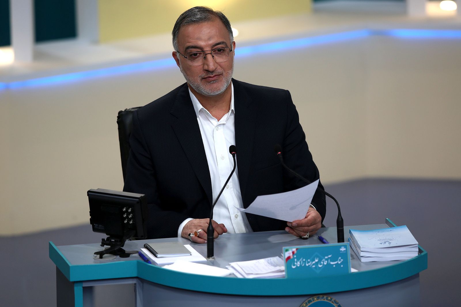 الرئيس الجديد لبلدية طهر ان علي رضا زاكاني خلال مناظرة انتخابية في طهران - 12 يونيو 2021 - REUTERS