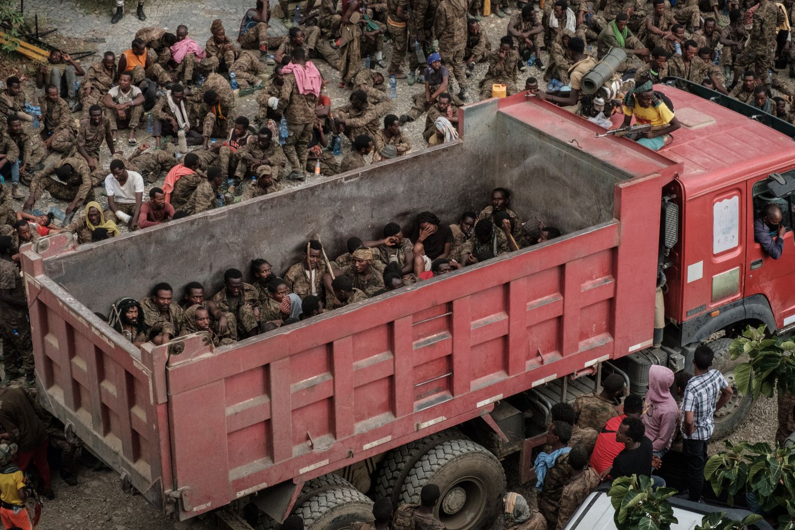 وصول جنود إثيوبيين أسرى بينهم جرحى على متن شاحنة إلى مركز ميكيلي لإعادة التأهيل في عاصمة منطقة تيغراي - 2 يوليو 2021 - AFP