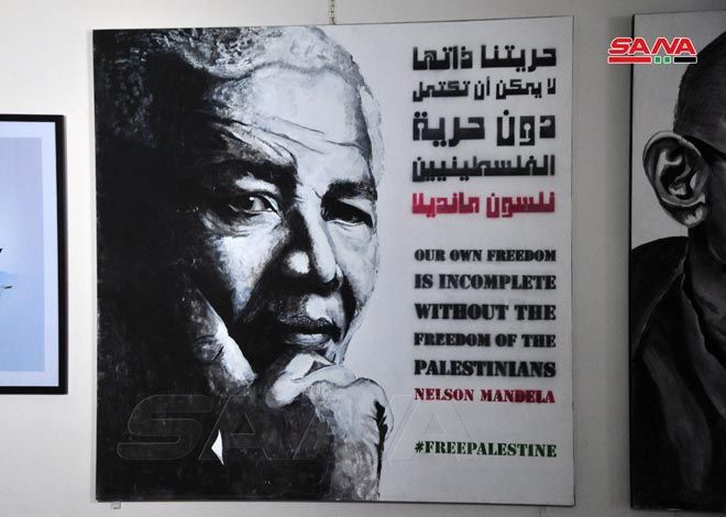 جانب من المعرض التشكيلي الجماعي الذي استضافته صالة الشعب في العاصمة السورية دمشق، بمناسبة يوم الأرض. - سانا