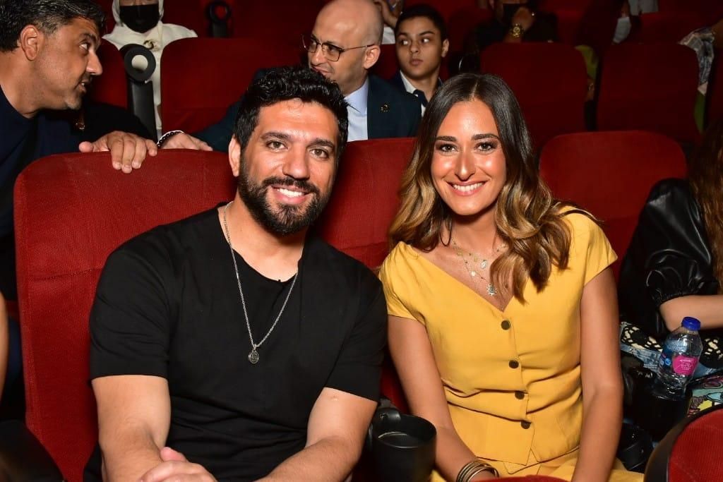 حسن الرداد مع أمينة خليل في العرض الخاص للفيلم - الشرق