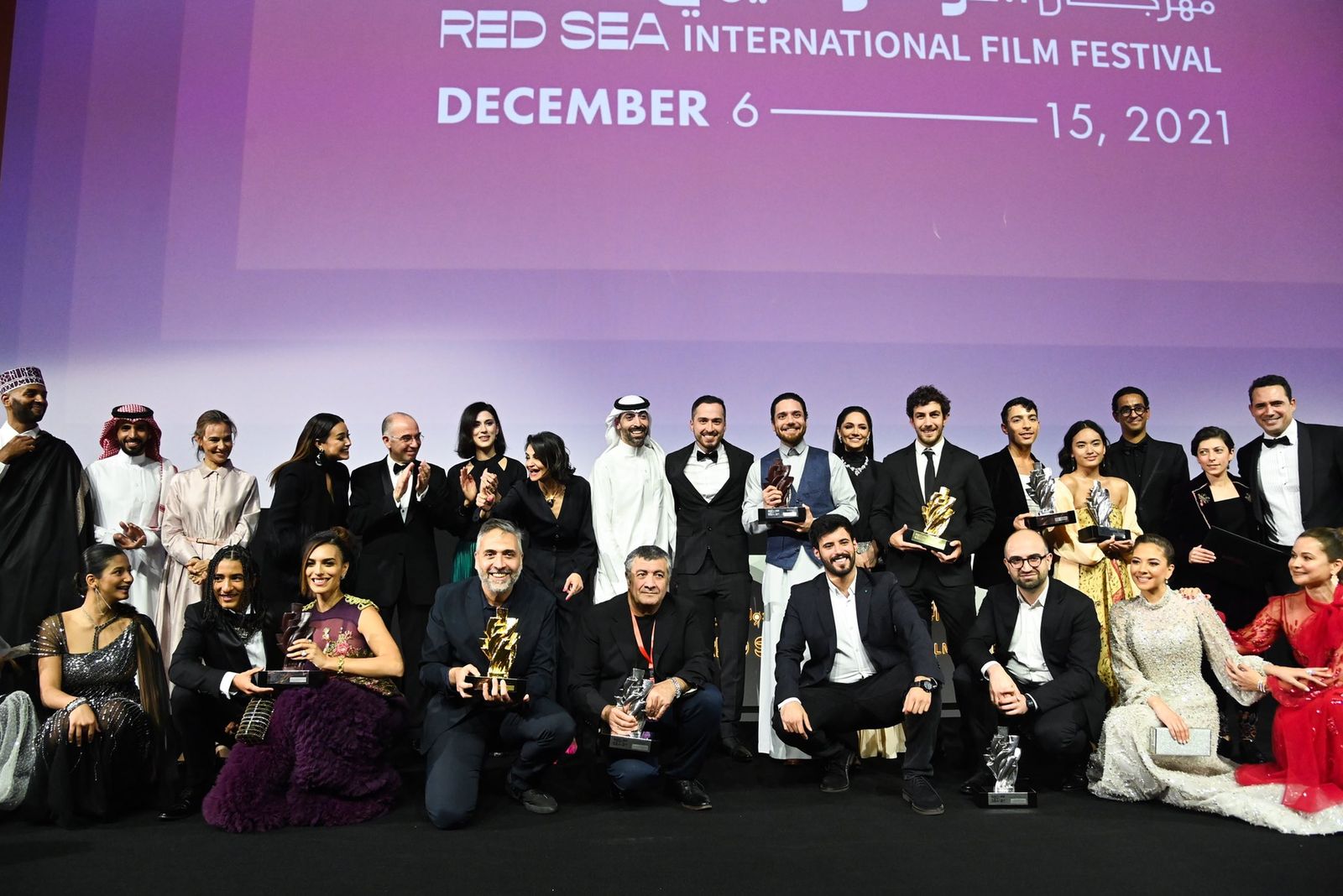 صورة ختامية للمشاركين في مهرجان البحر الأحمر السينمائي الدولي - twitter/redseafilm