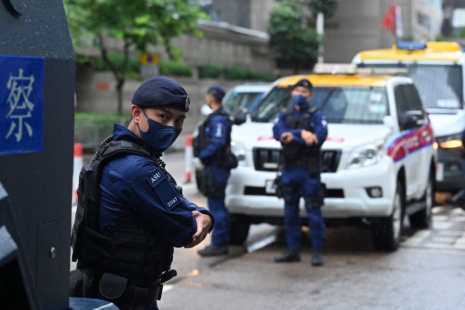 A special unit of the Hong Kong police provides security in the city's Wanchai district on June 30, 2022, as Chinese President Xi Jinping arrives in Hong Kong to attend celebrations marking the 25th anniversary of the city's handover from Britain to China. (Photo by Peter PARKS / AFP) - AFP