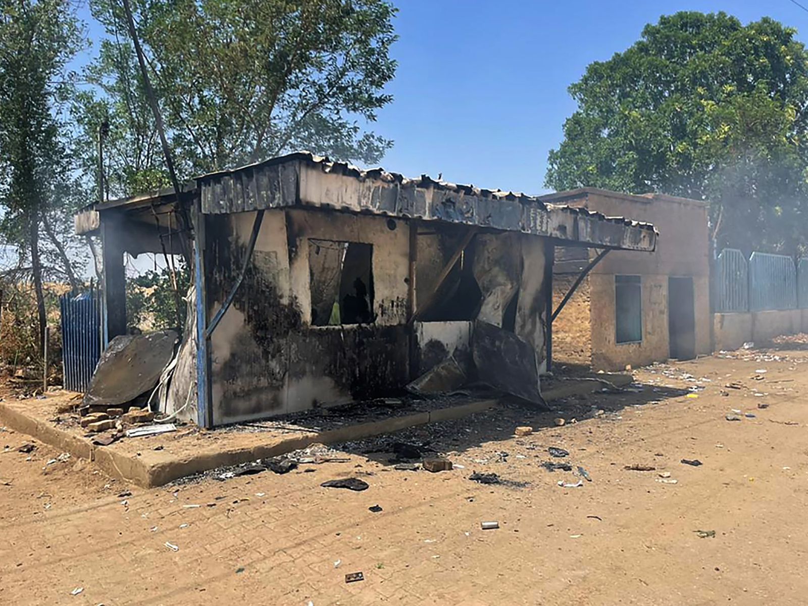 جانب من المباني المحترقة في ولاية كسلا شرقي السودان - 18 يوليو 2022 - AFP