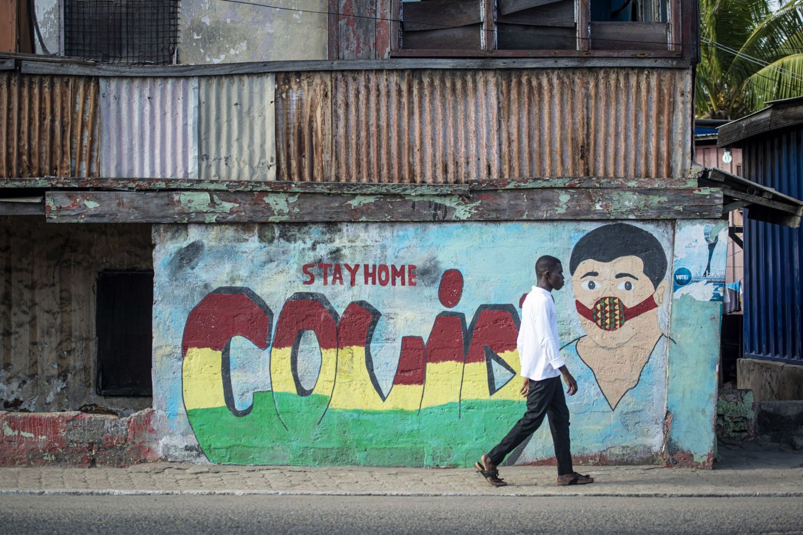 جدارية للوقاية من فيروس كورونا في أكرا عاصمة غانا - 23 أكتوبر 2020 - Bloomberg