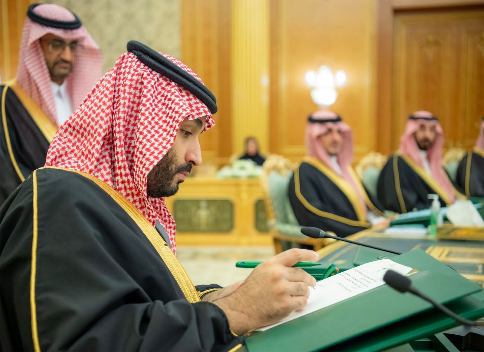 ولي العهد السعودي الأمير محمد بن سلمان خلال جلسة مجلس الوزراء لإقرار ميزانية 2023. 7 ديسمبر 2022. - واس