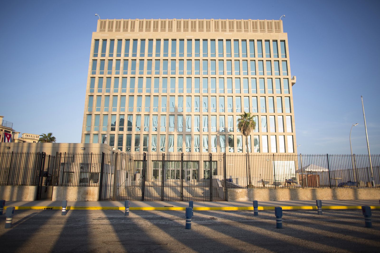 مبنى السفارة الأميركية في العاصمة الكوبية هافانا - 12 أغسطس 2015 - REUTERS