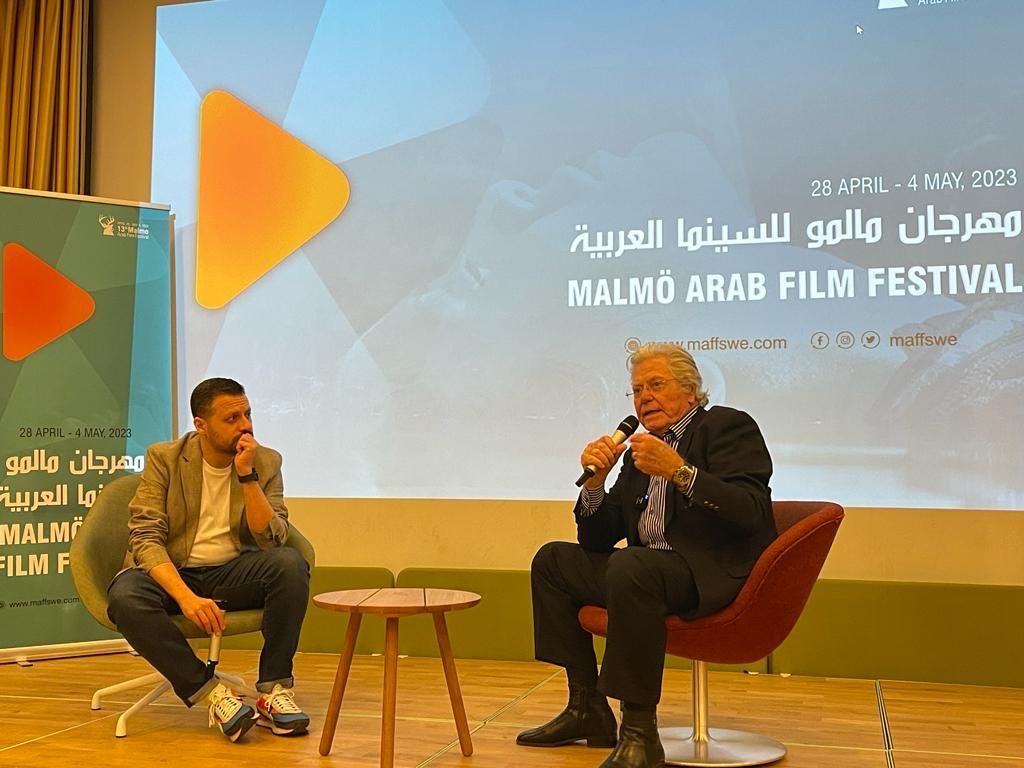 حسين فهمي أثناء ندوة تكريمه في مهرجان مالمو للسينما العربية - السويد - 30 أبريل 2023 - الشرق