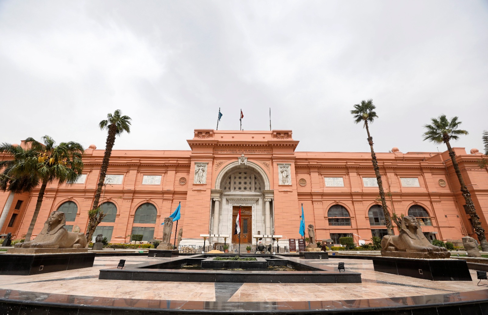 صورة عامة تظهر واجهة المتحف المصري القديم في ميدان التحرير وسط القاهرة. 23 مارس 2020 - REUTERS