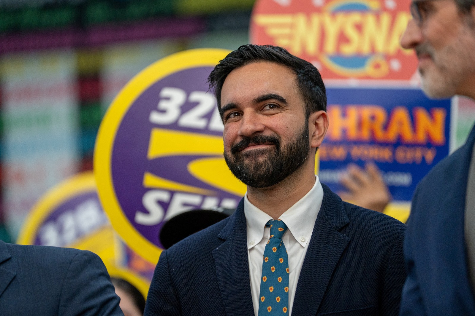 المرشح لمنصب عمدة مدينة نيويورك زهران ممداني خلال مؤتمر صحفي مع قادة النقابات وأنصاره في مدينة نيويورك بالولايات المتحدة. 2 يوليو 2025