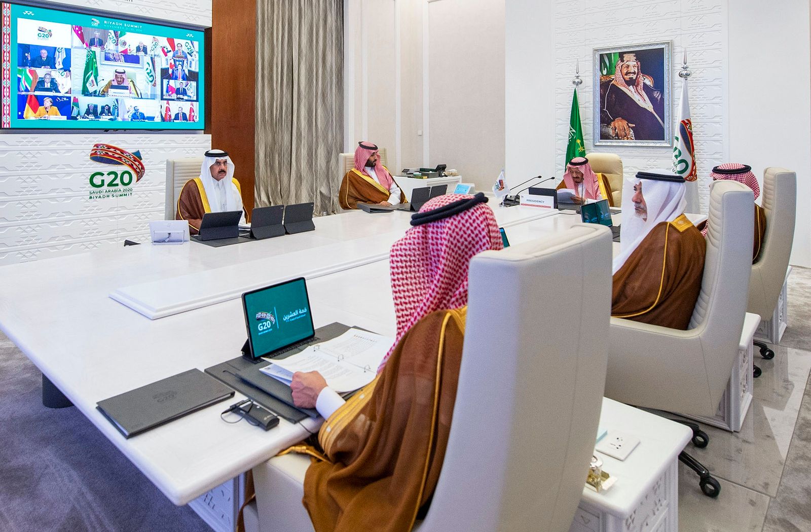 A handout picture provided by the Saudi Royal Palace on November 21, 2020, shows Saudi King Salman bin Abdulaziz Al-Saud delivering the opening address as Crown Prince Mohammed bin Salman (2-L) attends, at the G20 summit held virtually due to the COVID-19 coronavirus pandemic, in the capital Riyadh. (Photo by Bandar AL-JALOUD / Saudi Royal Palace / AFP) / RESTRICTED TO EDITORIAL USE - MANDATORY CREDIT 