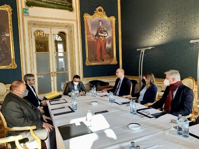 جانب من المفاوضات الجارية في العاصمة النمساوية فيينا بشأن البرنامج النووي الإيراني - Twitter/@Isna_Int