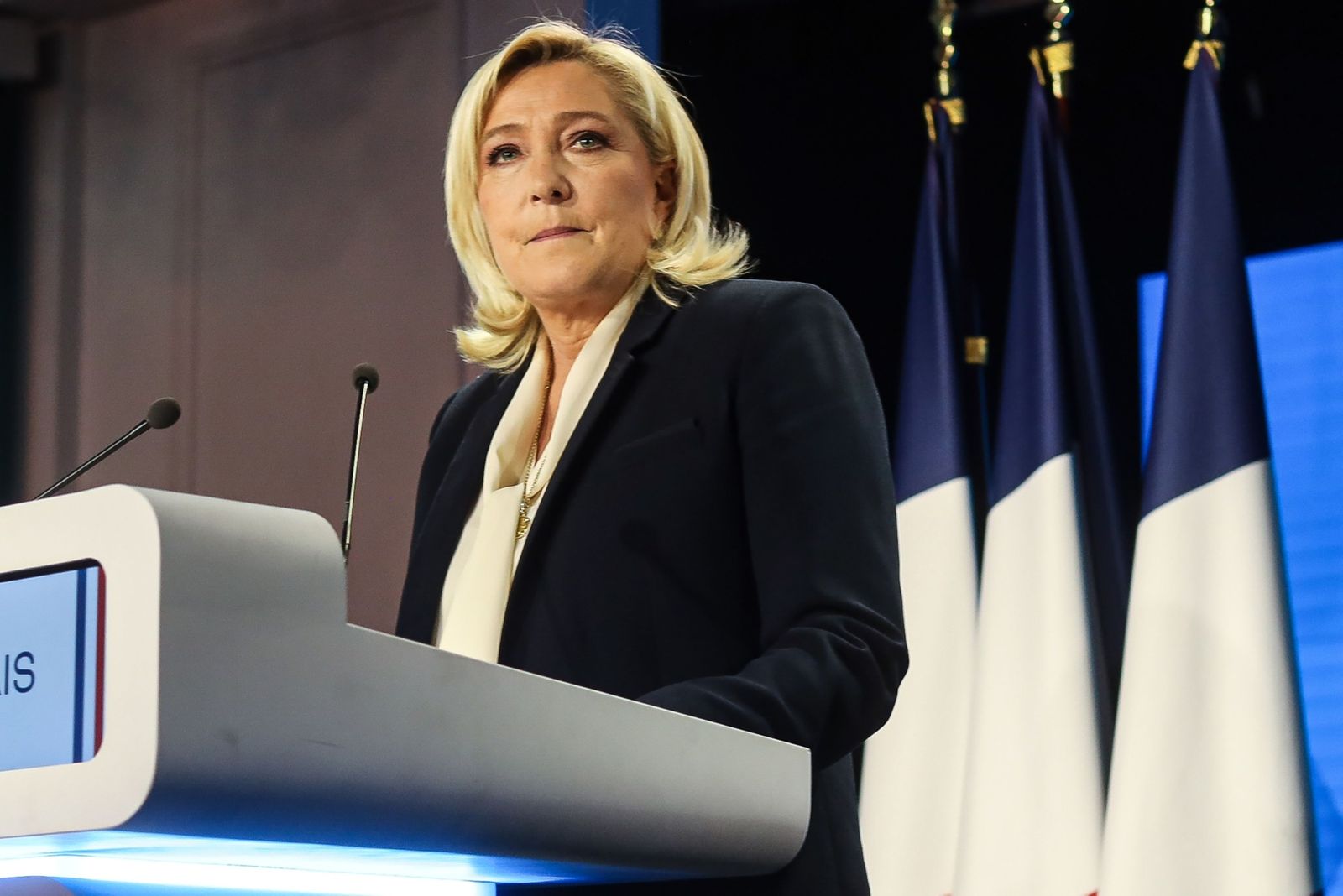 مرشحة اليمين المتطرف للرئاسة الفرنسية مارين لوبان تتحدث في باريس بعد إعلان نتائج الدورة الثانية من الانتخابات - 24 أبريل 2022 - Bloomberg