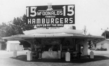 مطعم ماكدونالدز لركاب السيارات عام 1948 - McDonald's