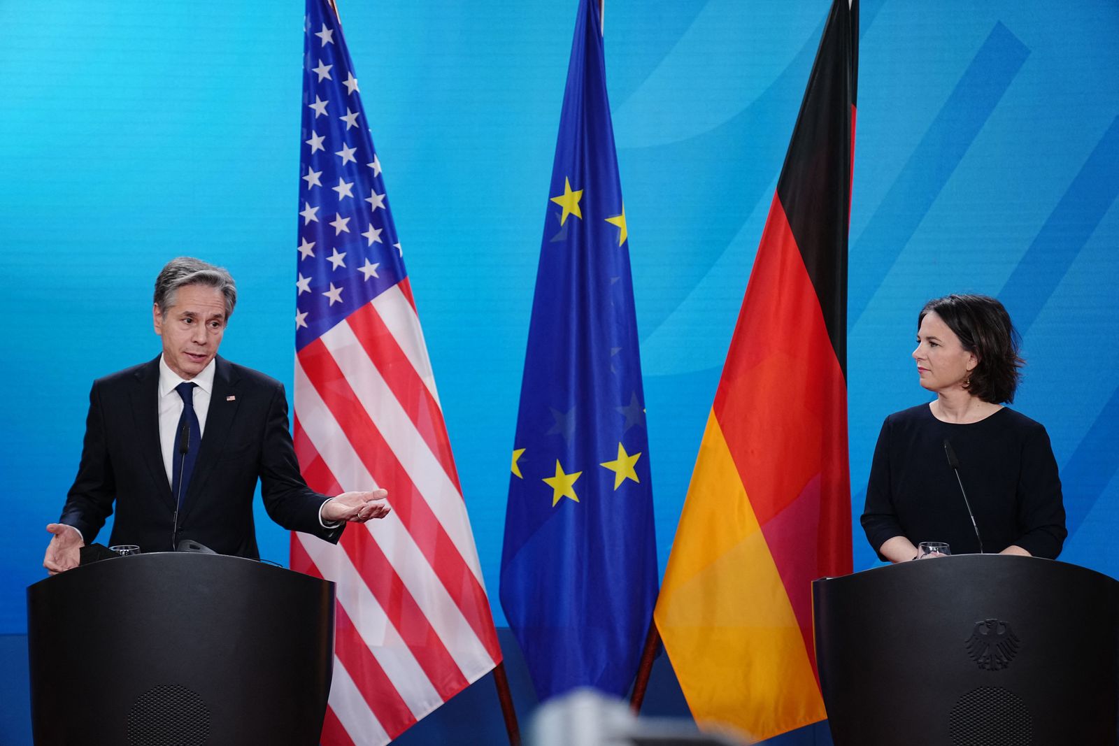 وزير الخارجية الأميركي أنتوني بلينكن خلال مؤتمر صحافي مشترك مع نظيرته الألمانية أنالينا بربوك في برلين - 20 يناير 2021 - AFP