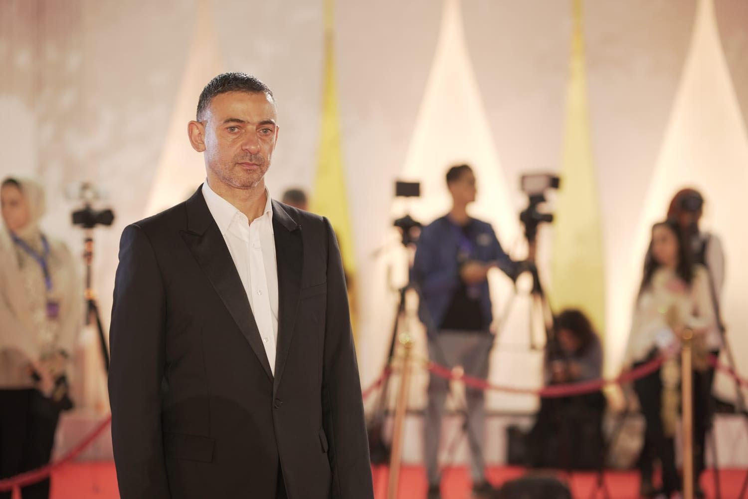 المخرج اللبناني على شيري في افتتاح مهرجان القاهرة السينمائي الدولي - الدورة 44 - 13 نوفمبر 2022 - المكتب الإعلامي لللمهرجان