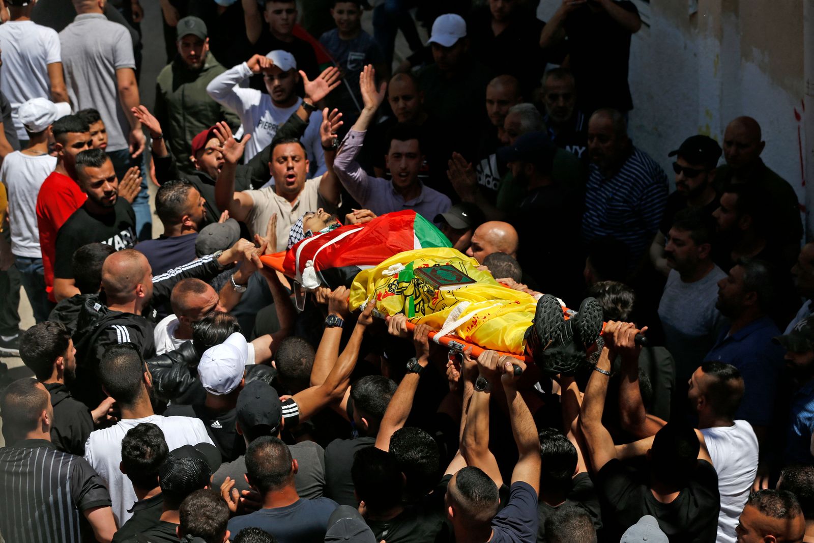 Mourners carry the body of Palestinian Ahmad Jameel Fahad, who was killed by Israeli forces in a predawn raid, during his funeral in the Al-Amari refugee camp near Ramallah in the Israeli-occupied West Bank on May 25, 2021. - Israeli forces killed a Palestinian in the occupied West Bank, hours before US Secretary of State Anthony Blinken arrived in Israel for talks. It was not immediately clear if the suspects were arrested. Israeli forces have been carrying out arrests in the West Bank in the wake of violence that erupted around the 11-day conflict with Hamas in Gaza, which ended in an Egyptian-brokered truce on Friday. (Photo by ABBAS MOMANI / AFP) - AFP
