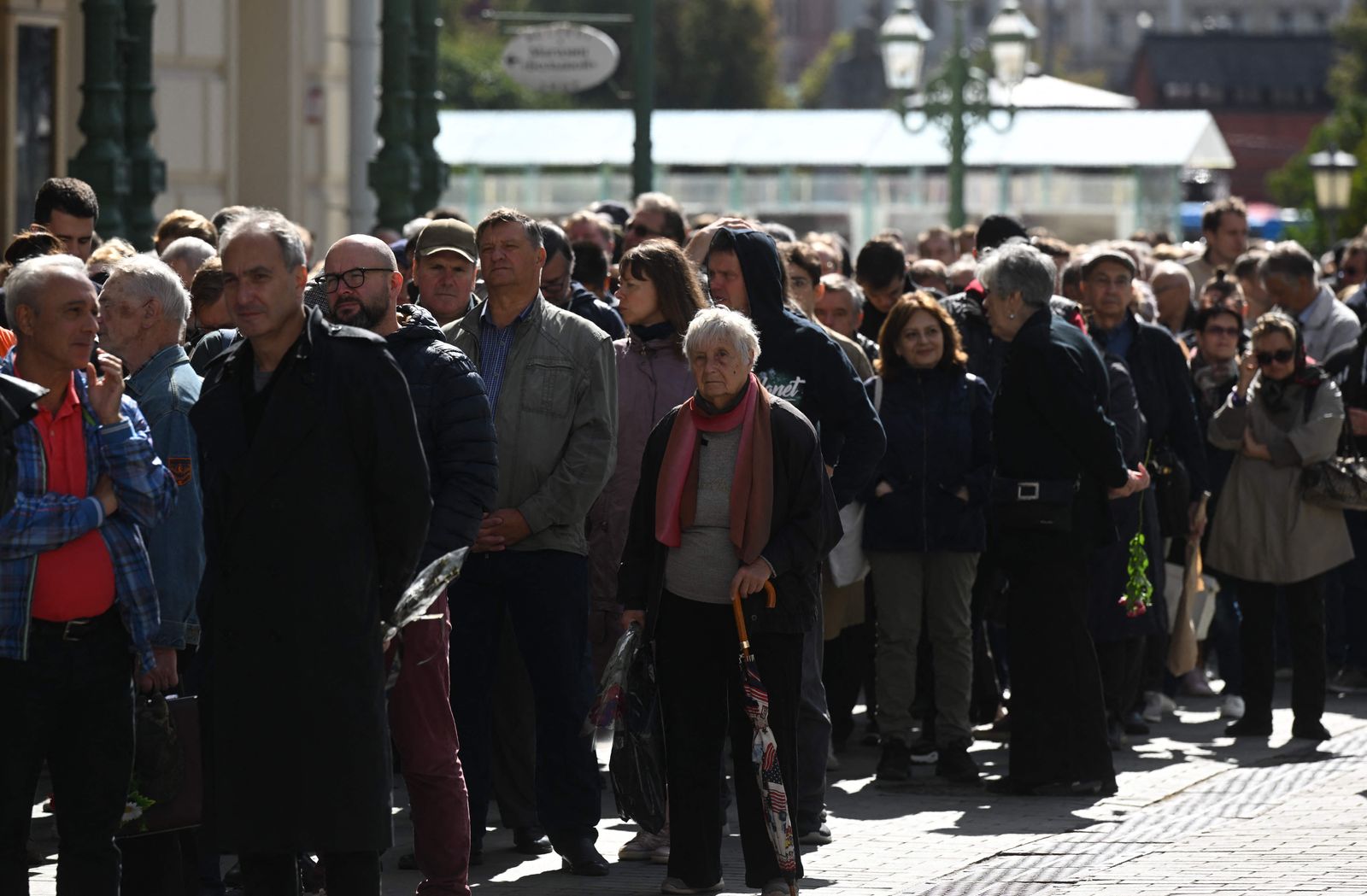 People stand in line to attend a farewell ceremony in front of the building of the Hall of Columns, where a farewell ceremony for the last leader of the Soviet Union and winner of the Nobel Peace Prize in 1990, Mikhail Gorbachev is taking place in Moscow on September 3, 2022. - Last Soviet leader Mikhail Gorbachev will be laid to rest Saturday in a Moscow ceremony, but without the fanfare of a state funeral and with the glaring absence of President Vladimir Putin. (Photo by NATALIA KOLESNIKOVA / AFP) - AFP