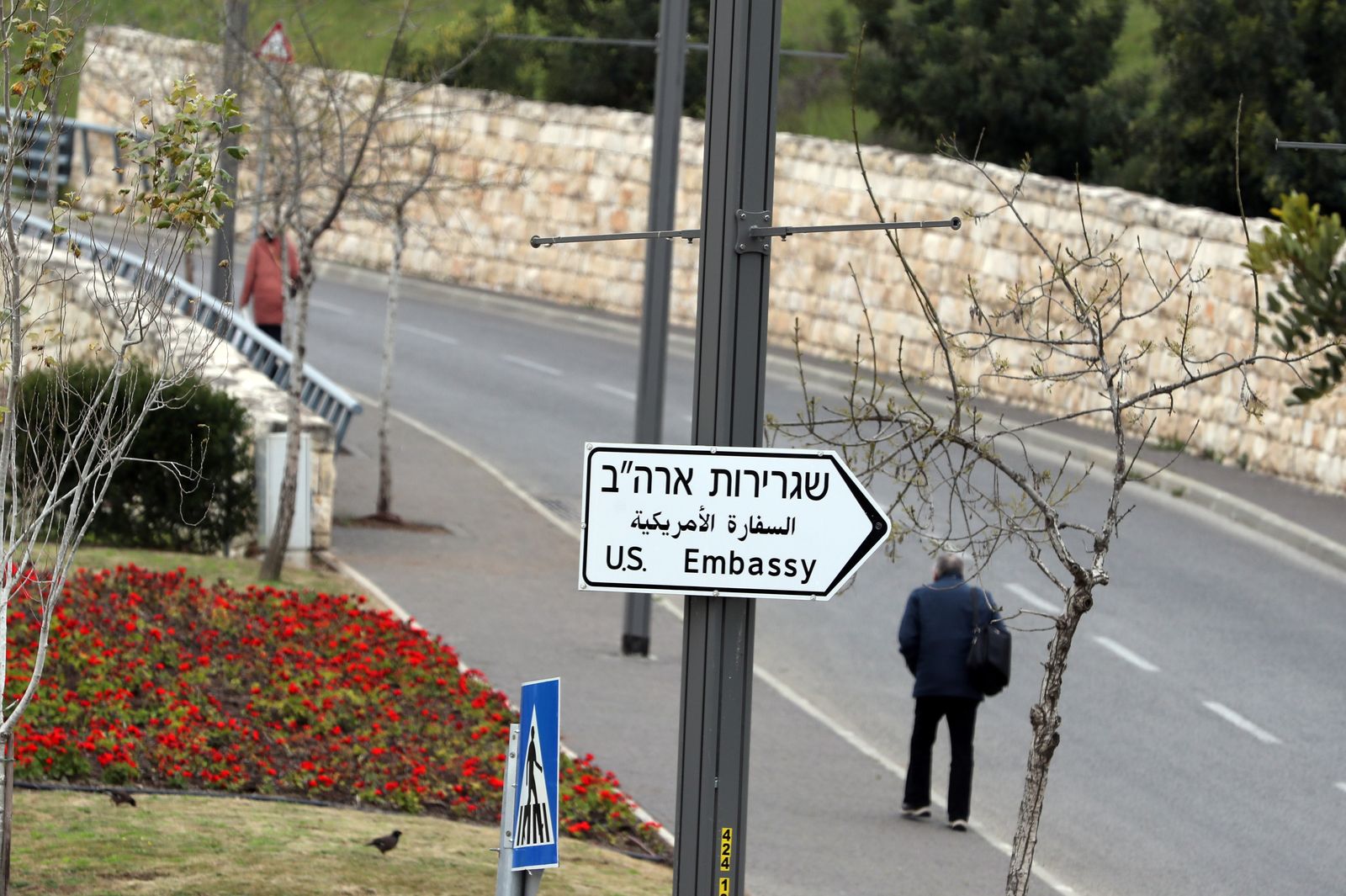 لافتة طريق للسفارة الأميركية في القدس - 18 فبراير 2019 - REUTERS