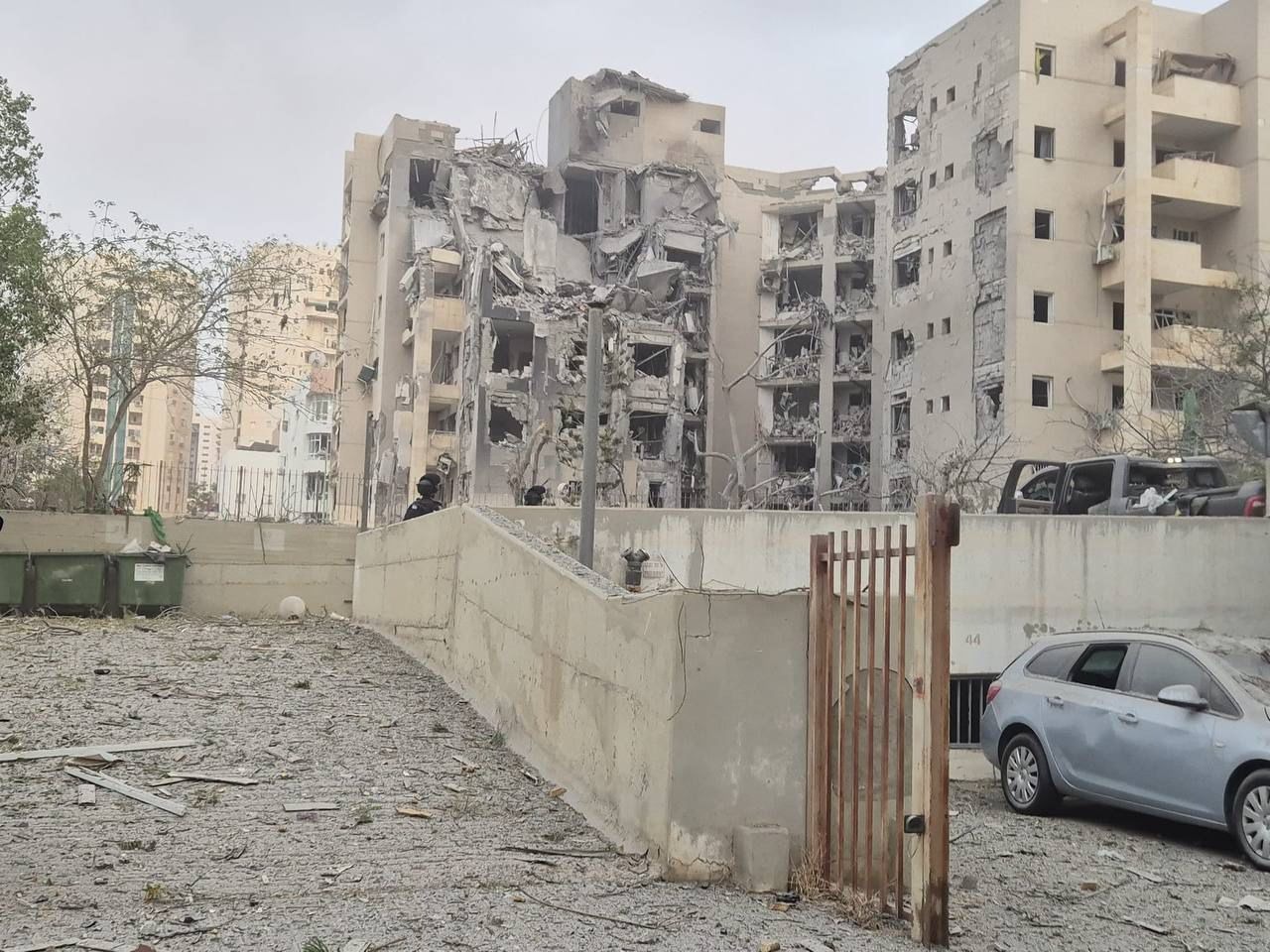 صورة متداولة لمبان متضررة في مدينة بئر السبع جنوبي إسرائيل جرّاء سقوط صاروخ إيراني. 24 يونيو 2025