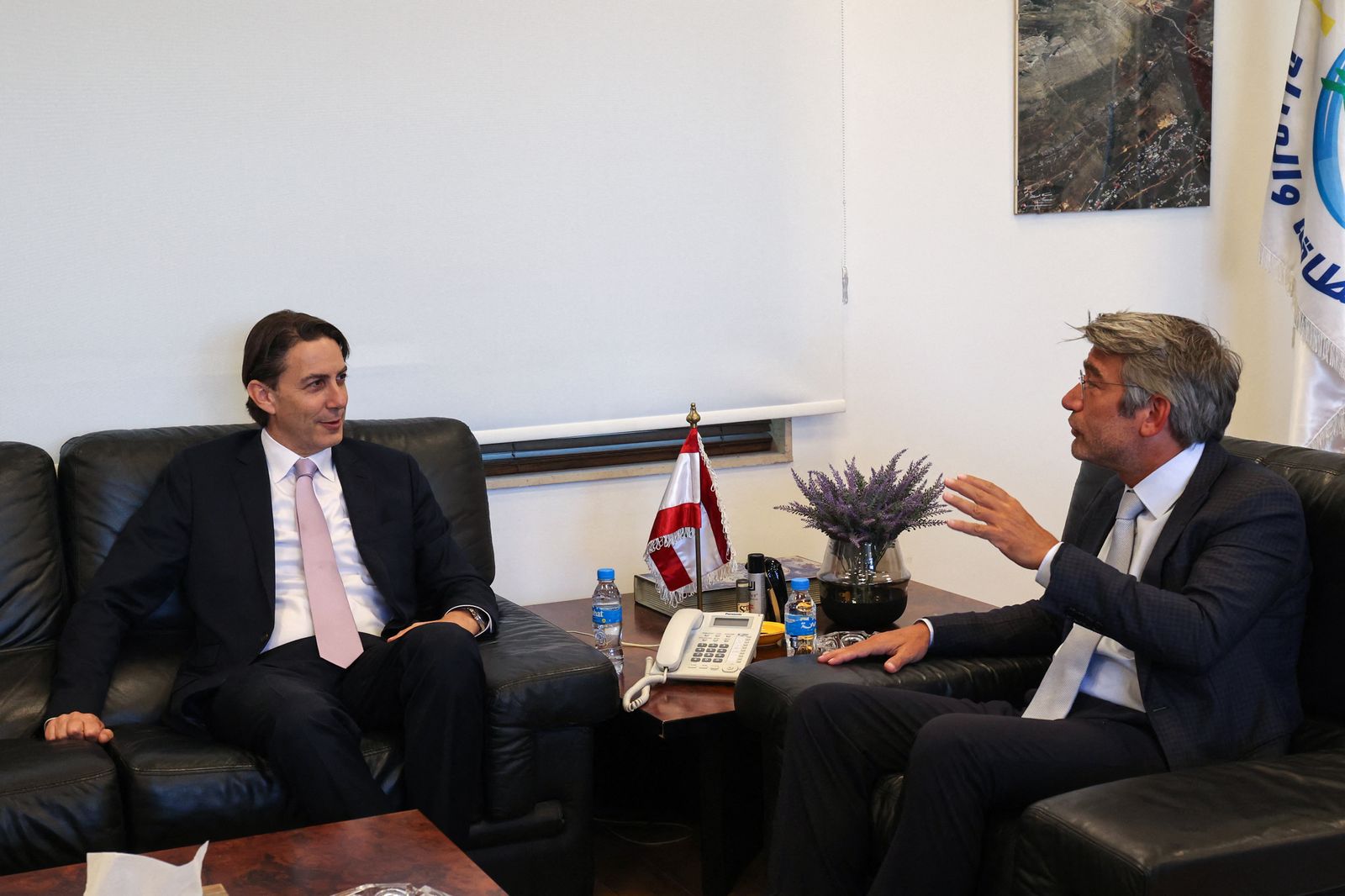 الوسيط الأميركي آموس هوكشتاين يلتقي وزير الطاقة اللبناني وليد فياض، بيروت 13 يونيو 2022 - AFP