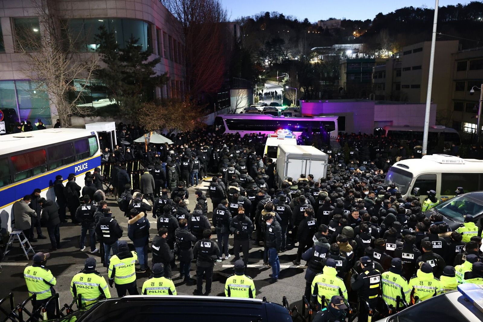 Law enforcement authorities outside the residence of South Korean President�Yoon Suk Yeol in Seoul, South Korea, on Wednesday, Jan. 15, 2025. South Korean investigators arrived at Yoon's residence on Wednesday morning in their second attempt to arrest the impeached leader over his short-lived martial law declaration. Photographer: SeongJoon Cho/Bloomberg