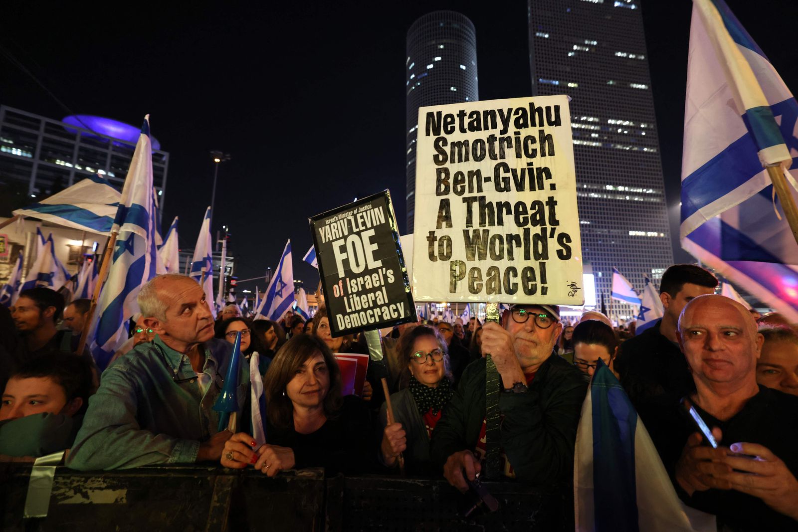 Israeli protesters attend a rally against Prime Minister Benjamin Netanyahu's new hard-right government in the coastal city of Tel Aviv on January 21, 2023. (Photo by AHMAD GHARABLI / AFP) - AFP