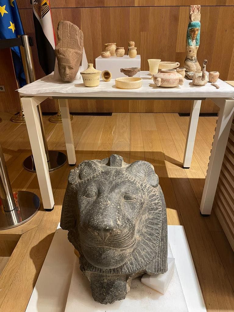 بعض القطع الأثرية المستردة  - twitter/EgyptianPPO