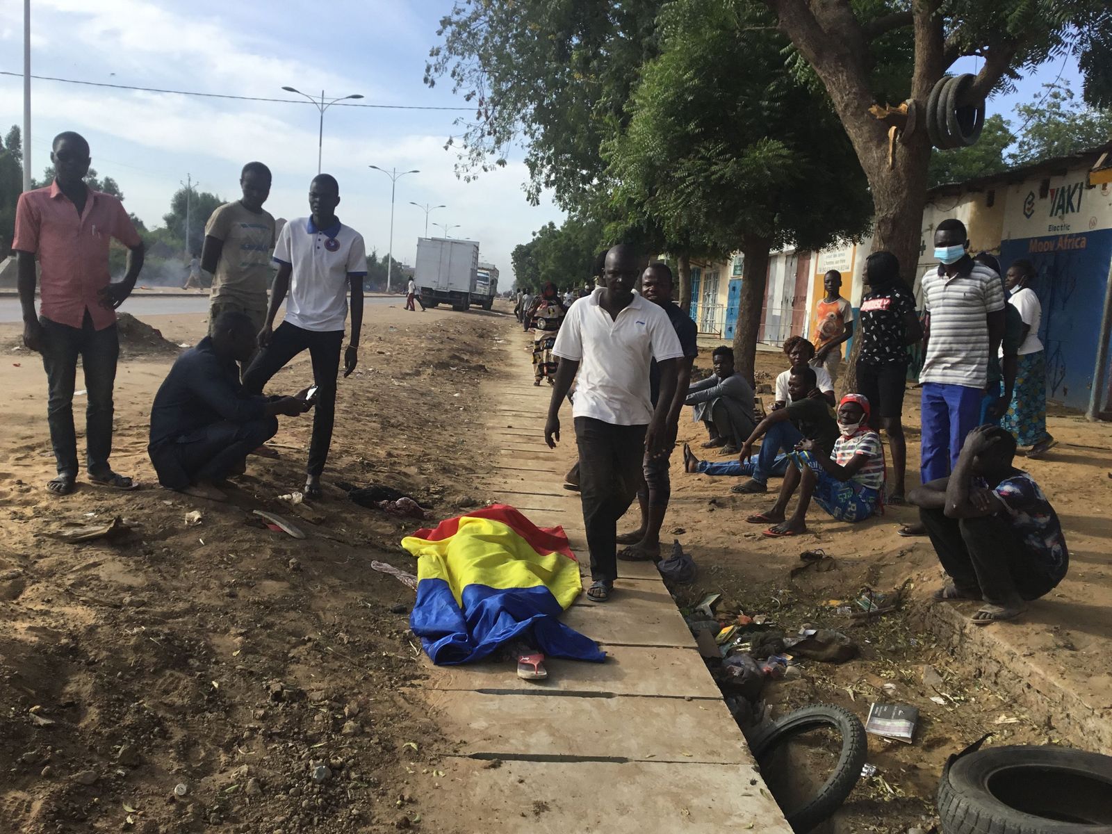 EDITORS NOTE: Graphic content / TOPSHOT - A body covered by a Chadian flag is shown by demonstrators in N�Djamena on October 20, 2022 during a protest. - Five people 