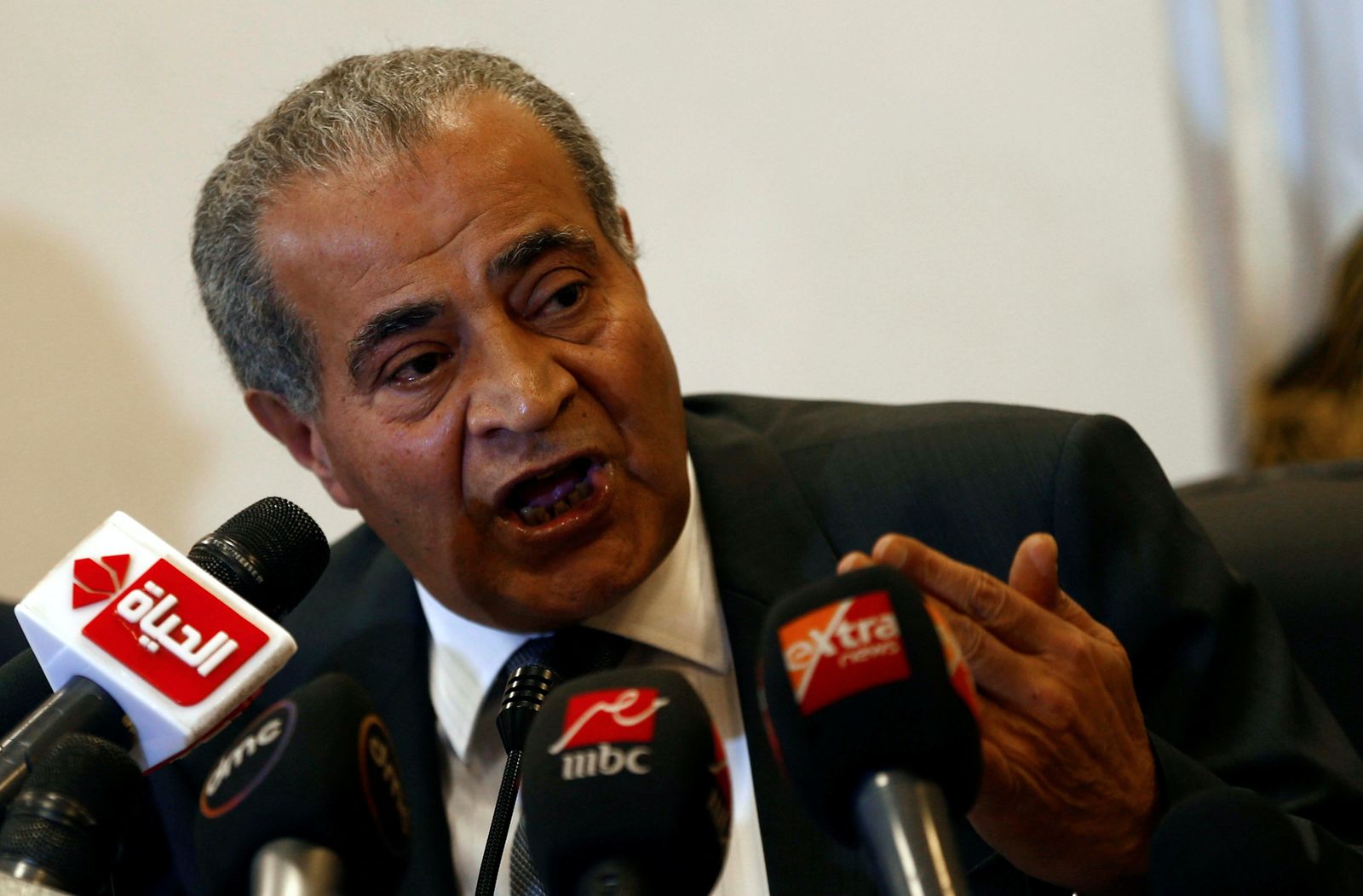 وزير التموين المصري علي مصيلحي يتحدث إلى وسائل الإعلام خلال مؤتمر صحفي  - REUTERS
