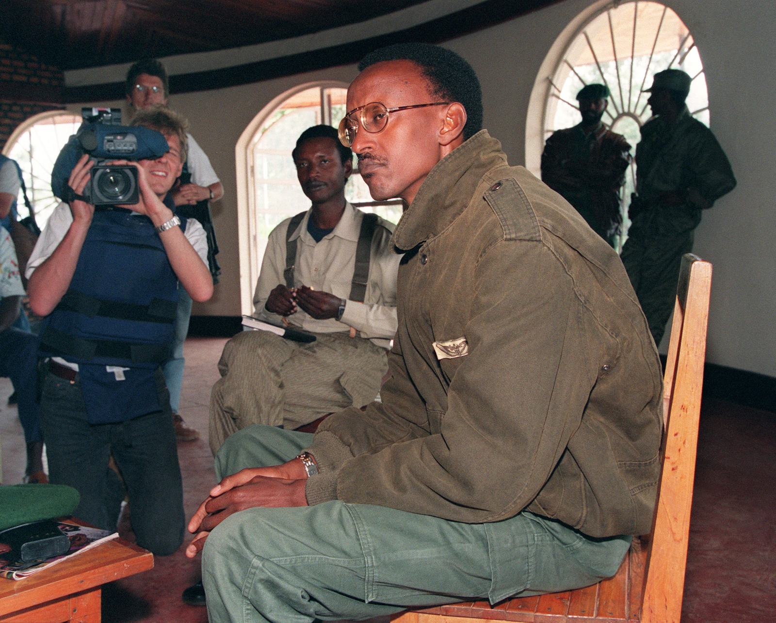 بول كاجامي، زعيم الجبهة الوطنية الرواندية خلال اجتماع مع مفوض الأمم المتحدة السامي لحقوق الإنسان، 11 مايو 1994