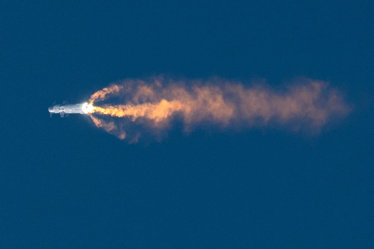 The SpaceX Starship lifts off from the launchpad during a flight test from Starbase in Boca Chica, Texas, on April 20, 2023. - The rocket successfully blasted off at 8:33 am Central Time (1333 GMT). The Starship capsule had been scheduled to separate from the first-stage rocket booster three minutes into the flight but separation failed to occur and the rocket blew up. (Photo by Patrick T. Fallon / AFP) - AFP