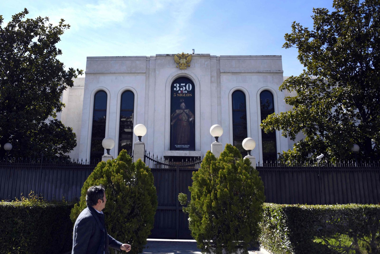 (FILES) In this file photo taken on March 26, 2018 a man walks past the Russian embassy in Madrid. - Spain's foreign minister said on April 5, 2022 his country will expel 