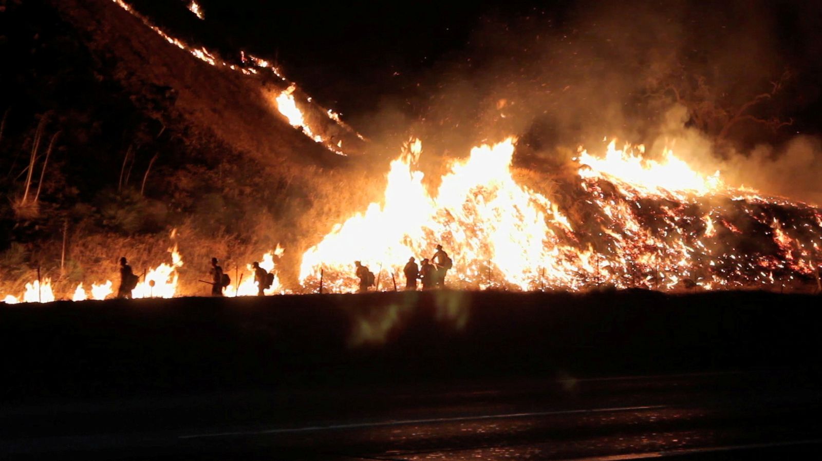 لقطة فيديو تظهر حريق في منطقة جريبفين. كاليفورنيا. 29 يونيو 2021 - Via REUTERS