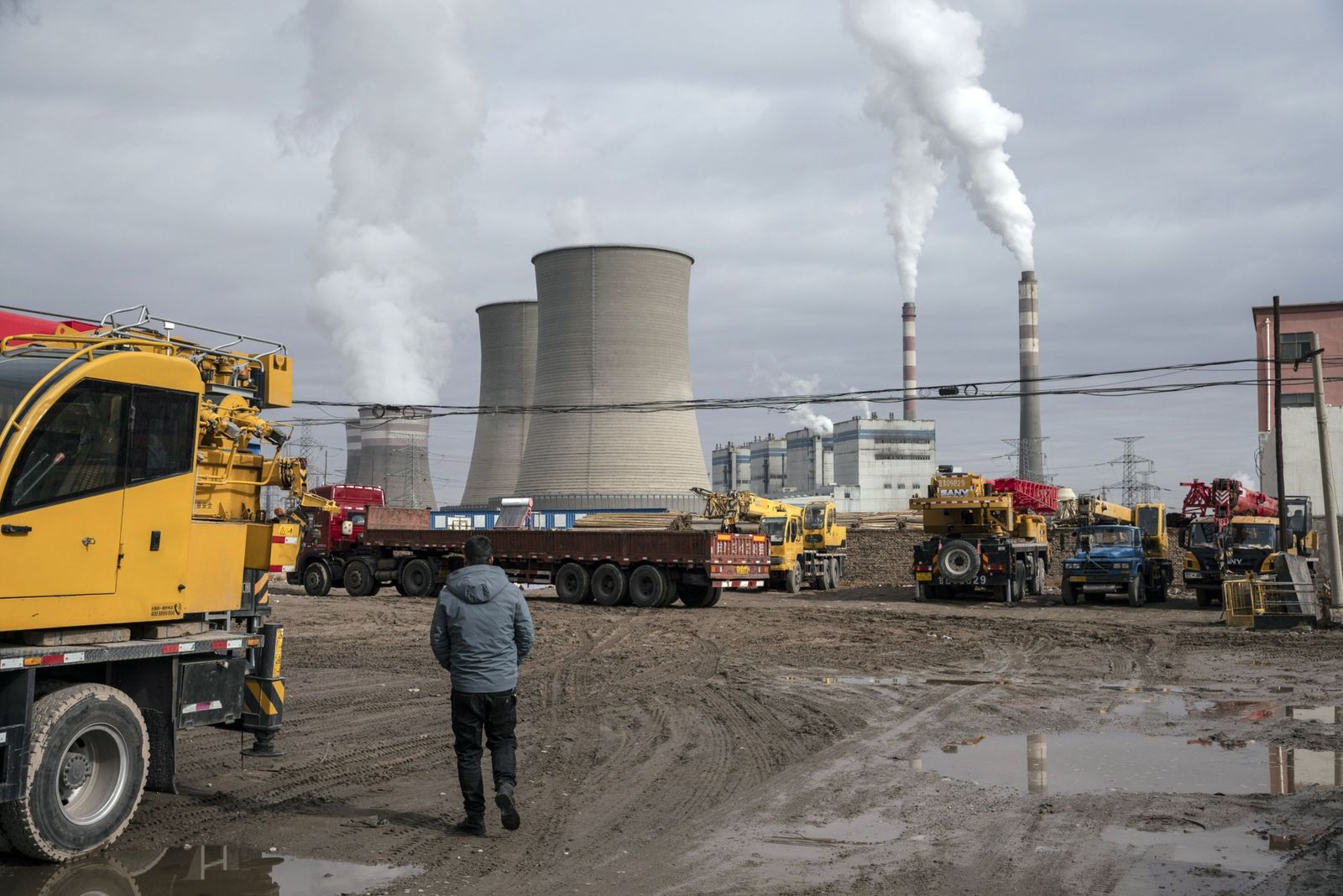 محطة طاقة تعمل بالفحم في مقاطعة غانسو الصينية - 1 أبريل 2021 - Bloomberg