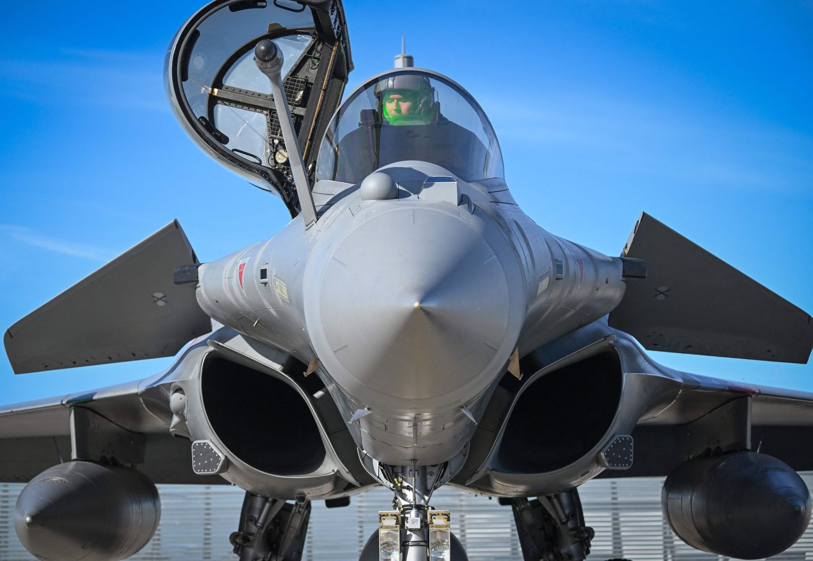 A French army pilot sits in the cockpit of a Dassault Rafale fighter jet prior to take off on a mission at Fetesti Air Base, in the commune Borcea, near the town of Fetesti, Romania on October 19, 2023. Three Dassault Rafale jets from the 30th fighter squadron from Mont-de-Marsan, south-west of France, took part in the Eagle mission which aims to protect NATO territory since the start of the war in Ukraine, against any possible Russian attack. France is the framework nation for the Eagle mission, which makes it the interlocutor between Bucharest and other nations likely to deploy in Romania, which officially became NATO member in 2004. (Photo by Daniel MIHAILESCU / AFP)