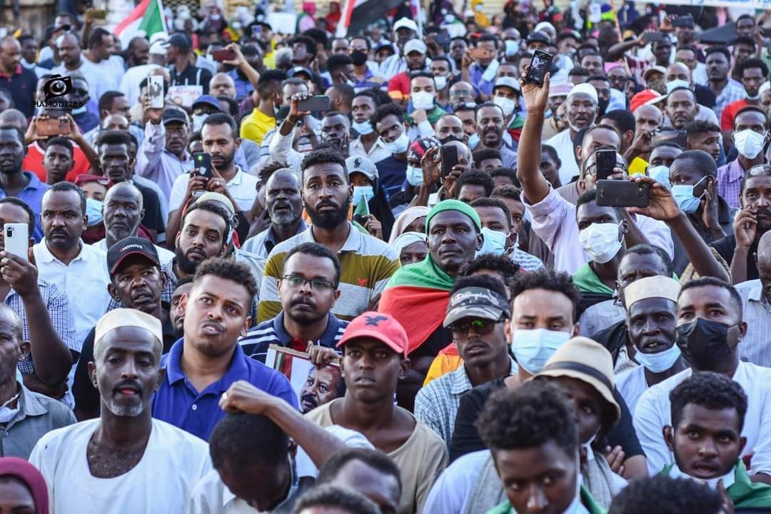 متظاهرون سودانيون معارضون للاتفاق السياسي خلال تظاهرة في حي الخرطوم بحري - 25 نوفمبر 2021 - الشرق