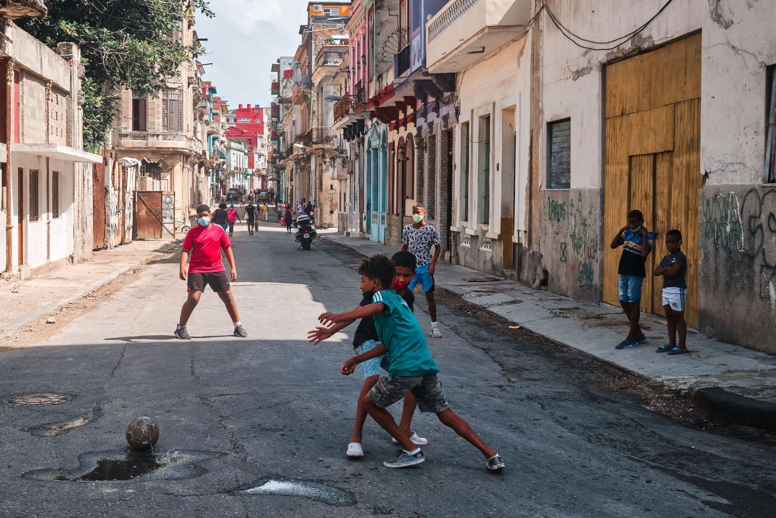 يلعبون كرة القدم في هافانا - 13 يوليو 2021 - Bloomberg